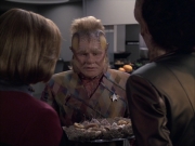extant_StarTrek_VOY_6x07-DragonsTeeth_01290.jpg
