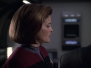 extant_StarTrek_VOY_6x07-DragonsTeeth_01292.jpg