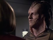 extant_StarTrek_VOY_6x07-DragonsTeeth_01295.jpg