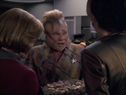 extant_StarTrek_VOY_6x07-DragonsTeeth_01301.jpg