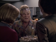 extant_StarTrek_VOY_6x07-DragonsTeeth_01303.jpg