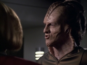 extant_StarTrek_VOY_6x07-DragonsTeeth_01304.jpg