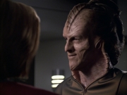 extant_StarTrek_VOY_6x07-DragonsTeeth_01305.jpg