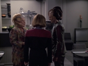 extant_StarTrek_VOY_6x07-DragonsTeeth_01306.jpg