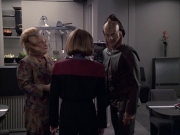 extant_StarTrek_VOY_6x07-DragonsTeeth_01307.jpg