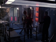 extant_StarTrek_VOY_6x07-DragonsTeeth_01512.jpg