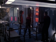 extant_StarTrek_VOY_6x07-DragonsTeeth_01513.jpg