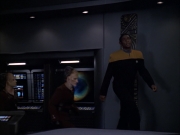 extant_StarTrek_VOY_6x07-DragonsTeeth_01579.jpg