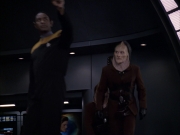 extant_StarTrek_VOY_6x07-DragonsTeeth_01582.jpg