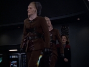 extant_StarTrek_VOY_6x07-DragonsTeeth_01584.jpg