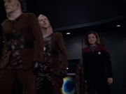 extant_StarTrek_VOY_6x07-DragonsTeeth_01585.jpg