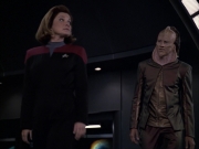 extant_StarTrek_VOY_6x07-DragonsTeeth_01588.jpg