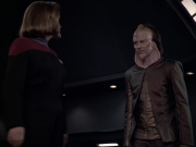 extant_StarTrek_VOY_6x07-DragonsTeeth_01589.jpg