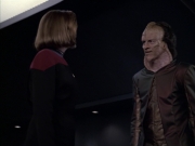 extant_StarTrek_VOY_6x07-DragonsTeeth_01590.jpg