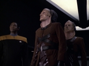 extant_StarTrek_VOY_6x07-DragonsTeeth_01595.jpg