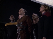 extant_StarTrek_VOY_6x07-DragonsTeeth_01607.jpg