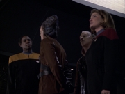 extant_StarTrek_VOY_6x07-DragonsTeeth_01609.jpg