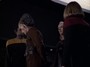 extant_StarTrek_VOY_6x07-DragonsTeeth_01612.jpg
