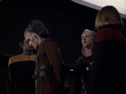 extant_StarTrek_VOY_6x07-DragonsTeeth_01613.jpg