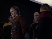 extant_StarTrek_VOY_6x07-DragonsTeeth_01616.jpg