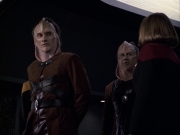 extant_StarTrek_VOY_6x07-DragonsTeeth_01617.jpg