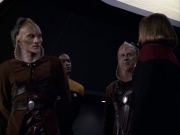 extant_StarTrek_VOY_6x07-DragonsTeeth_01618.jpg