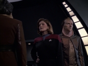 extant_StarTrek_VOY_6x07-DragonsTeeth_01619.jpg