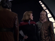 extant_StarTrek_VOY_6x07-DragonsTeeth_01621.jpg