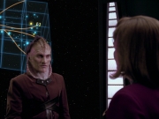 extant_StarTrek_VOY_6x07-DragonsTeeth_01624.jpg