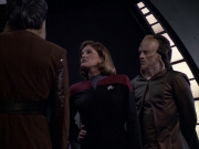extant_StarTrek_VOY_6x07-DragonsTeeth_01633.jpg