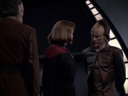 extant_StarTrek_VOY_6x07-DragonsTeeth_01639.jpg