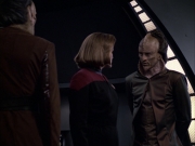 extant_StarTrek_VOY_6x07-DragonsTeeth_01640.jpg