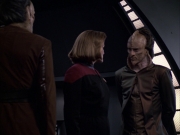 extant_StarTrek_VOY_6x07-DragonsTeeth_01641.jpg