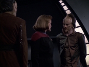 extant_StarTrek_VOY_6x07-DragonsTeeth_01642.jpg