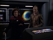 extant_StarTrek_VOY_6x07-DragonsTeeth_01649.jpg