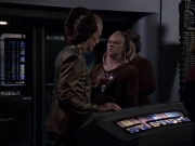 extant_StarTrek_VOY_6x07-DragonsTeeth_01652.jpg
