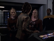 extant_StarTrek_VOY_6x07-DragonsTeeth_01654.jpg