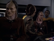 extant_StarTrek_VOY_6x07-DragonsTeeth_01658.jpg