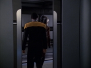 extant_StarTrek_VOY_6x07-DragonsTeeth_01676.jpg