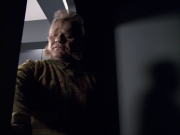 extant_StarTrek_VOY_6x07-DragonsTeeth_01835.jpg