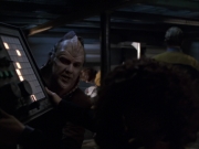 extant_StarTrek_VOY_6x07-DragonsTeeth_01849.jpg