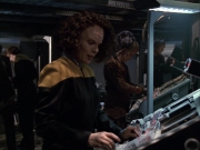 extant_StarTrek_VOY_6x07-DragonsTeeth_01887.jpg