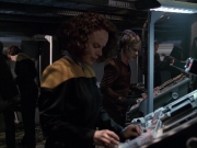 extant_StarTrek_VOY_6x07-DragonsTeeth_01893.jpg