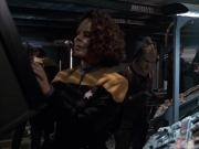 extant_StarTrek_VOY_6x07-DragonsTeeth_01901.jpg