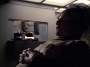 extant_StarTrek_VOY_6x07-DragonsTeeth_01957.jpg