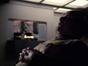 extant_StarTrek_VOY_6x07-DragonsTeeth_01972.jpg