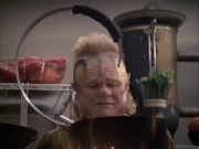 extant_StarTrek_VOY_6x07-DragonsTeeth_02015.jpg