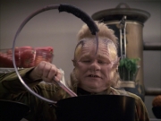 extant_StarTrek_VOY_6x07-DragonsTeeth_02020.jpg