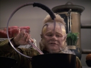 extant_StarTrek_VOY_6x07-DragonsTeeth_02022.jpg