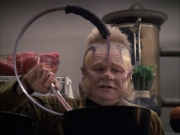 extant_StarTrek_VOY_6x07-DragonsTeeth_02023.jpg